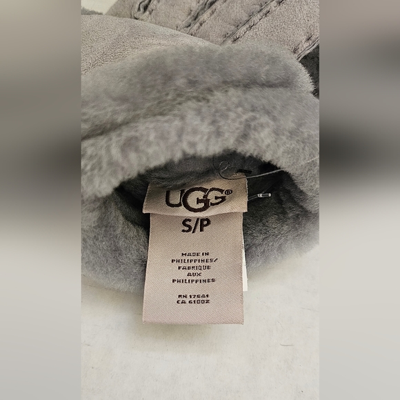 UGG GLOVES NWT - Picture 3 of 9